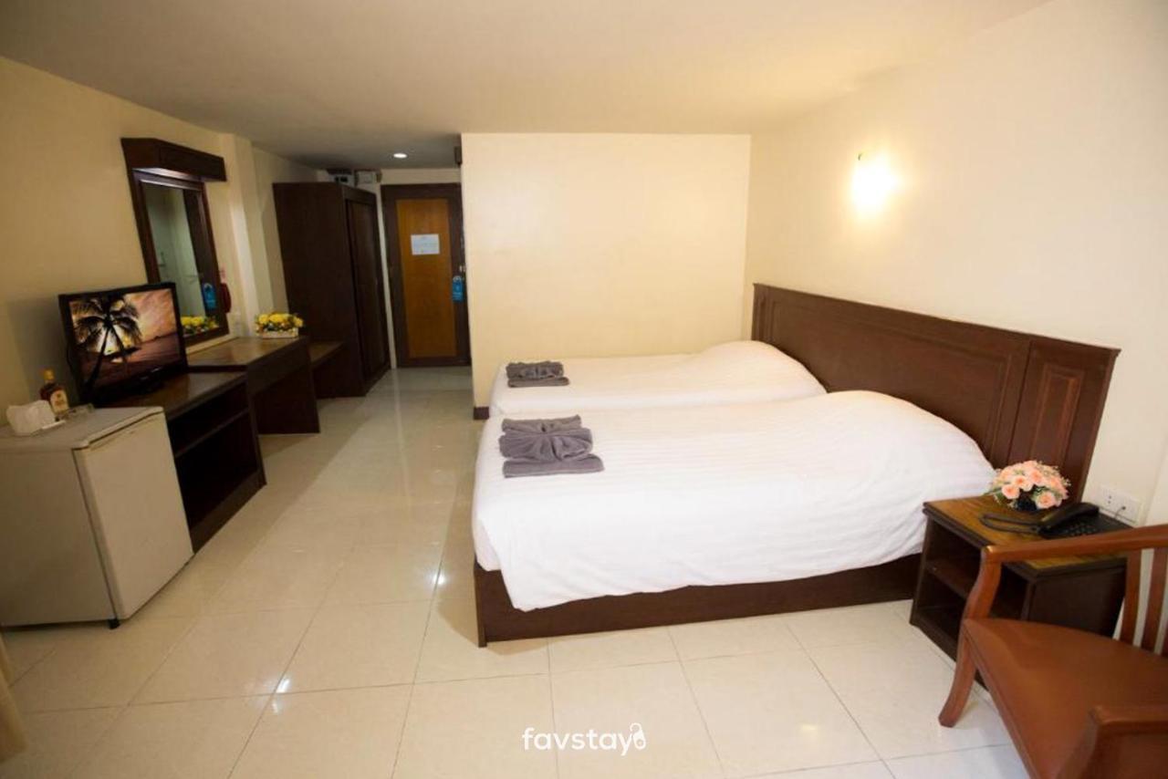 Twin Palms Suites And Residence 芭達亞 外观 照片
