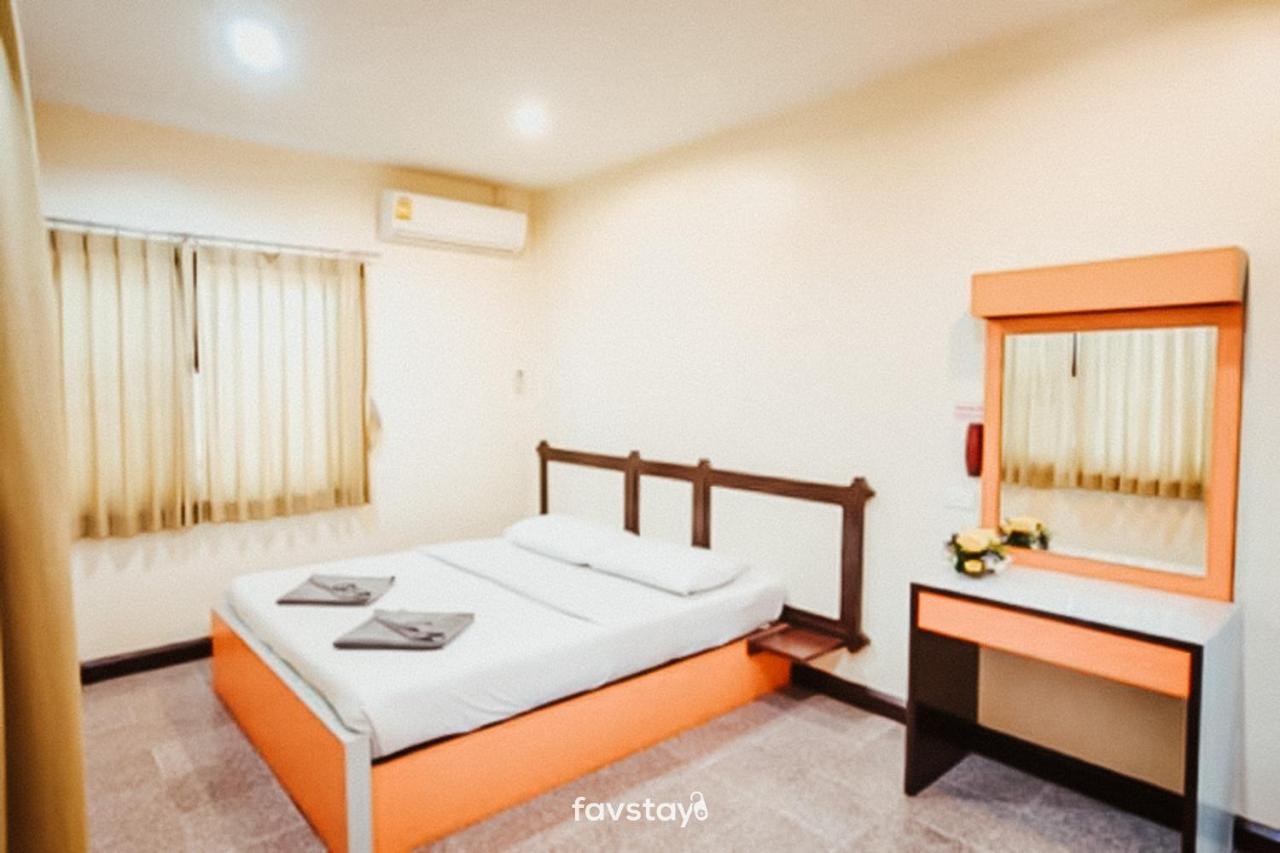 Twin Palms Suites And Residence 芭達亞 外观 照片