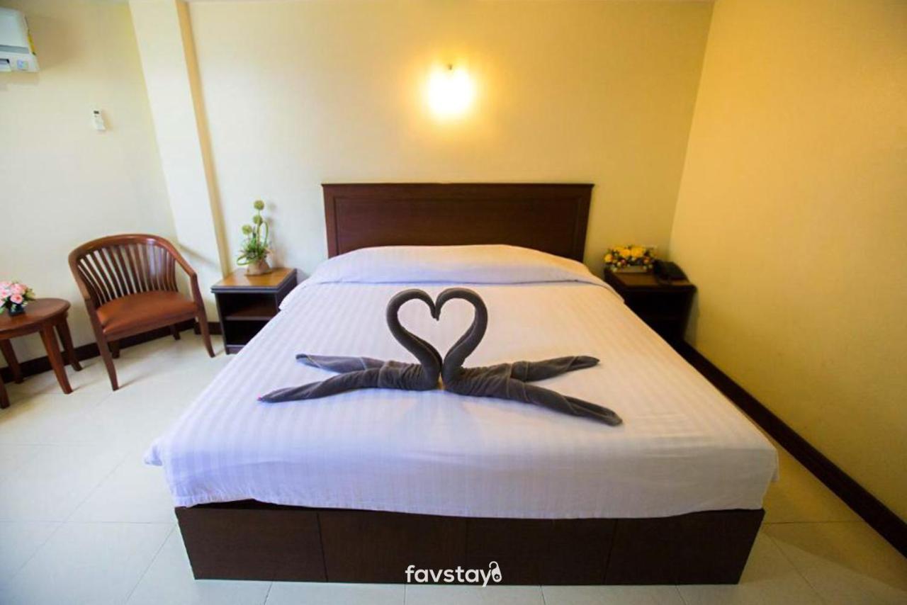 Twin Palms Suites And Residence 芭達亞 外观 照片